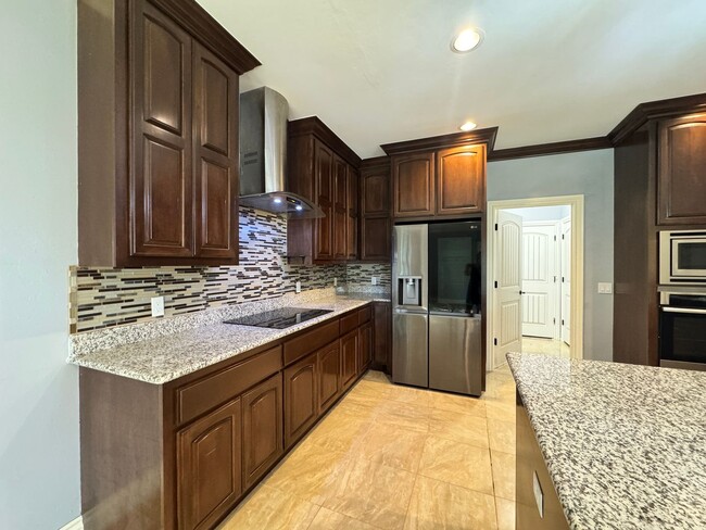 Building Photo - Spacious 3 Bedroom 2.5 Bath Home Near Okla...