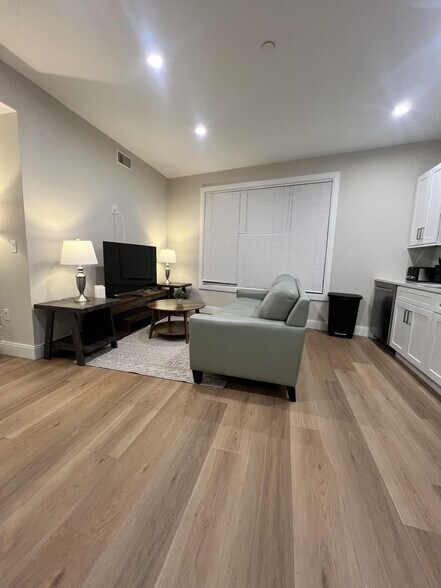 Building Photo - 394 McGrath Hwy