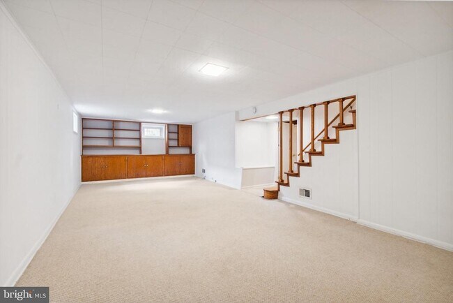 Building Photo - 9923 Mayfield Dr