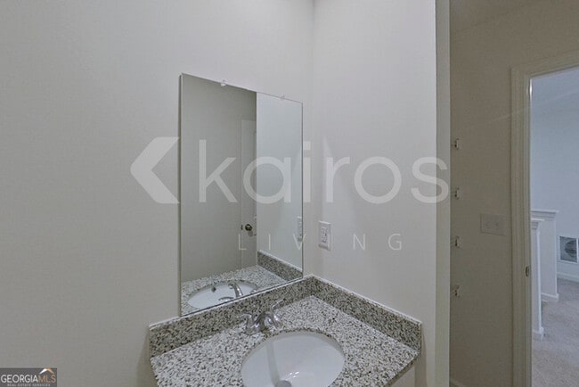 Building Photo - 112 Flat Rock Ml Trl