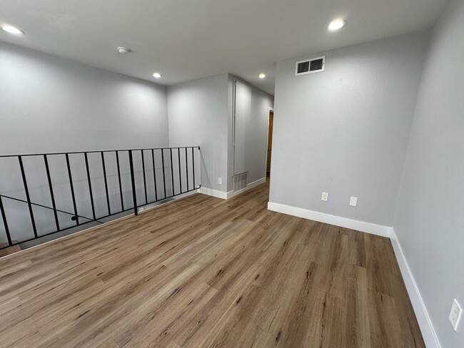 Building Photo - RV T 1708