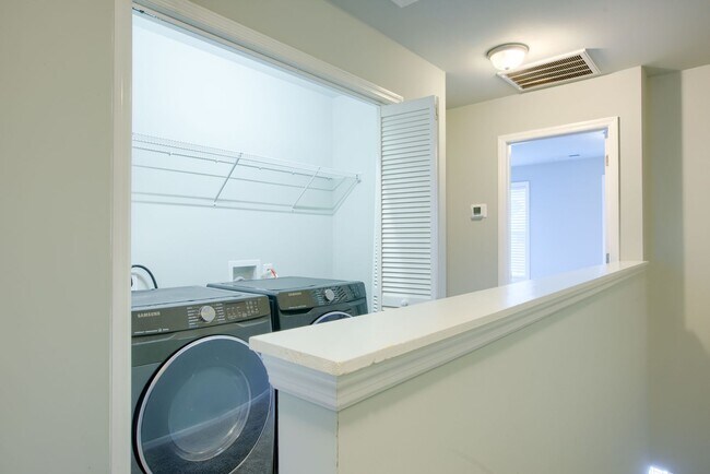 Building Photo - Charming 2-Bed, 2.5-Bath Townhome