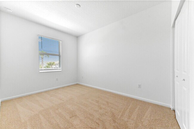 Building Photo - 4093 Longwood Lake Sq