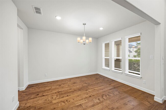 Building Photo - 4627 Clear Creek Dr