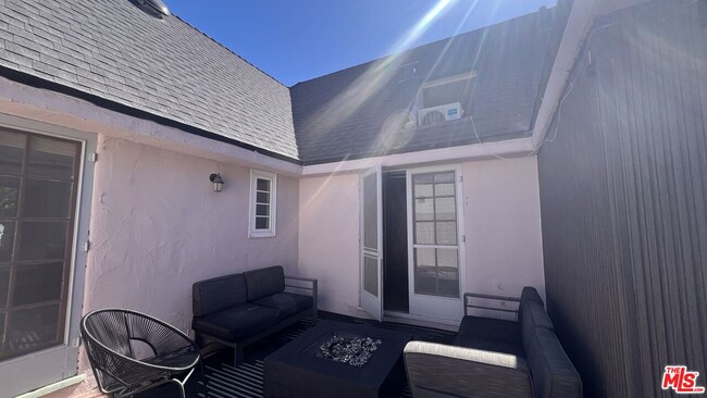 Building Photo - 522 Westminster Ave