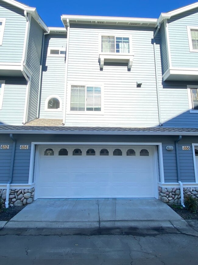 Building Photo - Extraordinary Portside Village Property