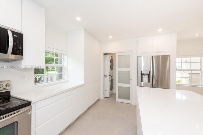 Building Photo - 6520 SW 76th St