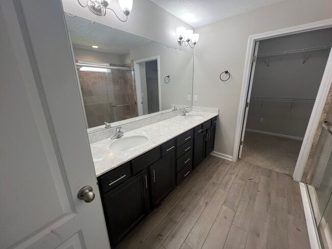 Building Photo - Great home in a gated community