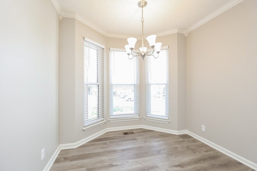 Building Photo - 3068 Chateau Valley Dr