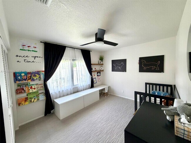 Building Photo - 5704 SW 116th Ave