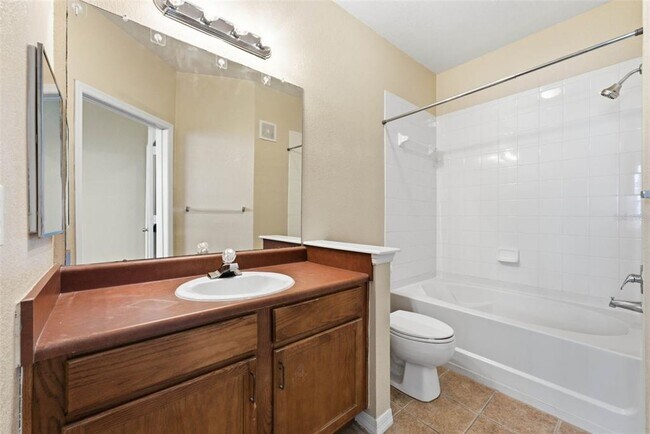 Building Photo - 8103 Lillies Way