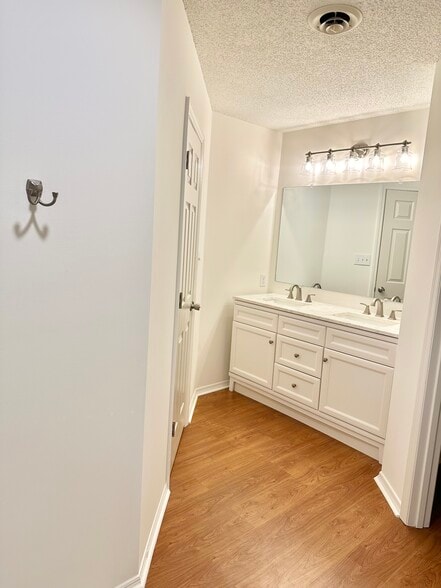 Building Photo - 8621 Flagstone Way