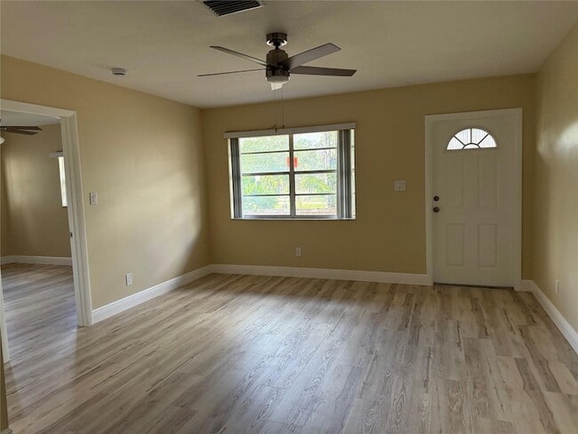 Building Photo - 602 NE 38th St