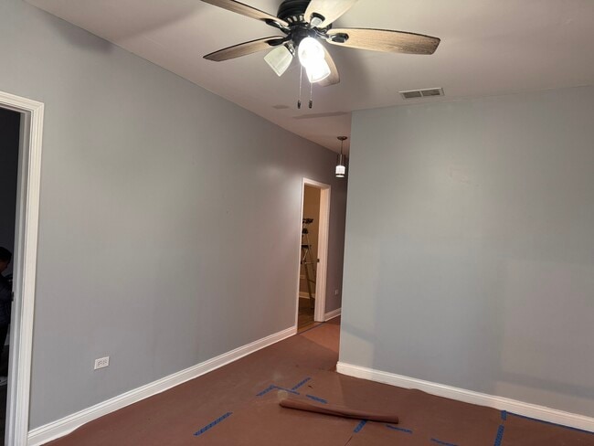 Building Photo - 5323 S Damen Ave