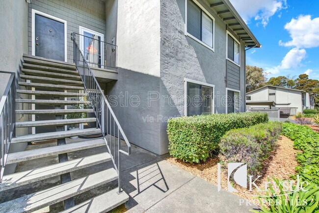 Building Photo - 900 Cambridge Dr