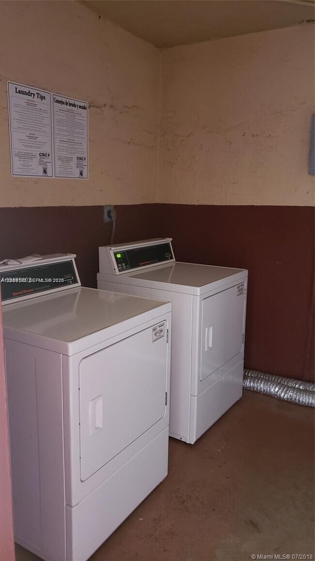 Building Photo - 1325 W 68th St