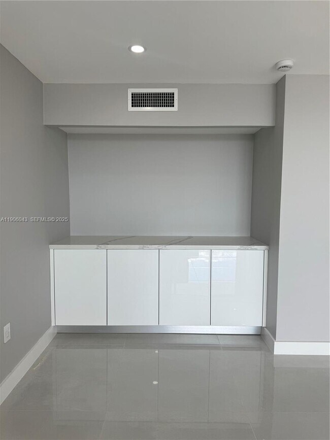 Building Photo - 3675 N Country Club Dr