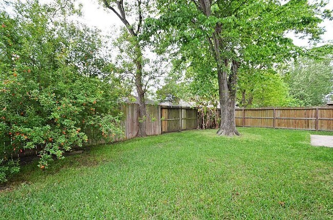 Building Photo - 3130 Frontier Dr