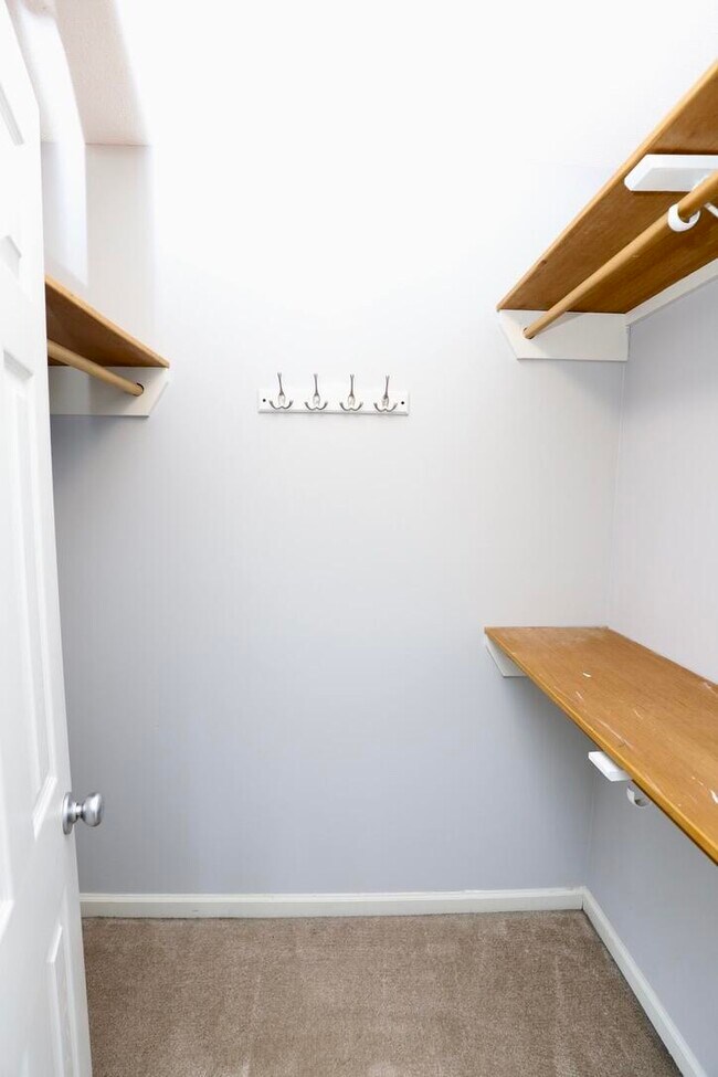 Building Photo - 60 Vinca Ct