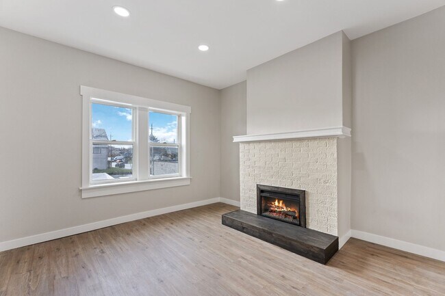Building Photo - 104 N Killingsworth St