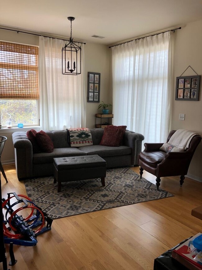 Building Photo - 2935 N Clybourn Ave