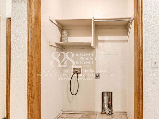 Building Photo - *AVAILABLE NOW!* CUTE 3 BED/2 BATH DUPLEX IN NORMAN!