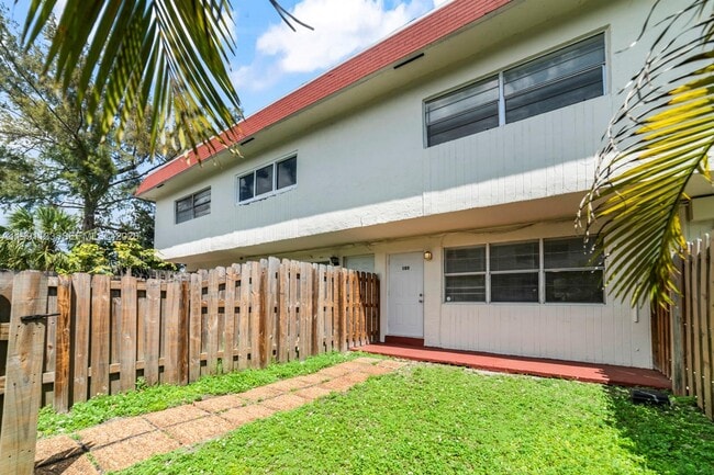 Building Photo - 1560 NE 151st St