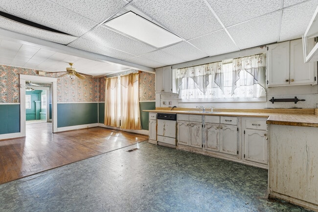 Building Photo - 3332 Walnut Ave SW