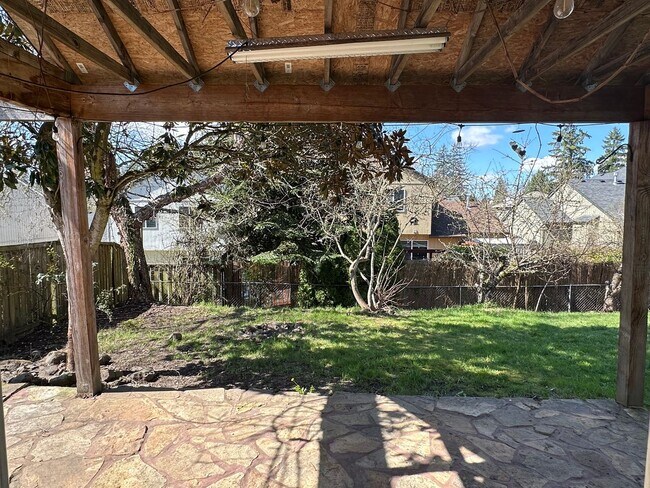 Building Photo - Spacious 3 Bedroom + 1 Bonus Room, 2 Bath House!