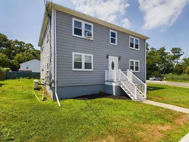 Building Photo - 3 Sagamore St