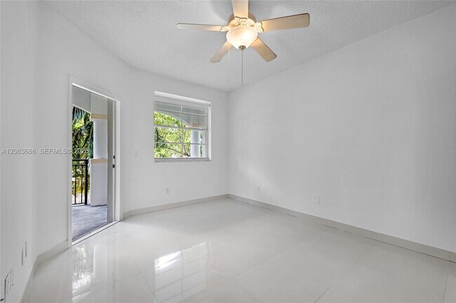 Building Photo - 3125 NE 184th St