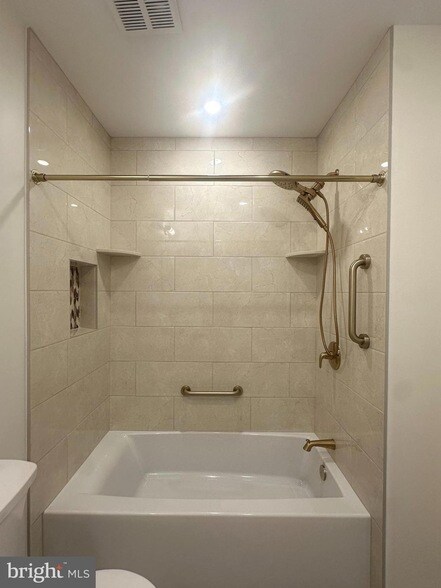 Building Photo - 743 Sedgewick Ct