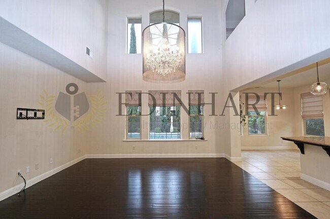 Building Photo - 11348 N Via Ventana Way