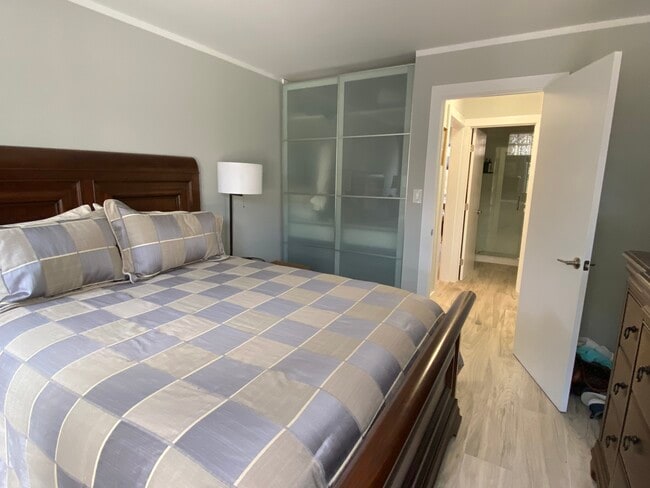 Building Photo - 7 Hughes Pl