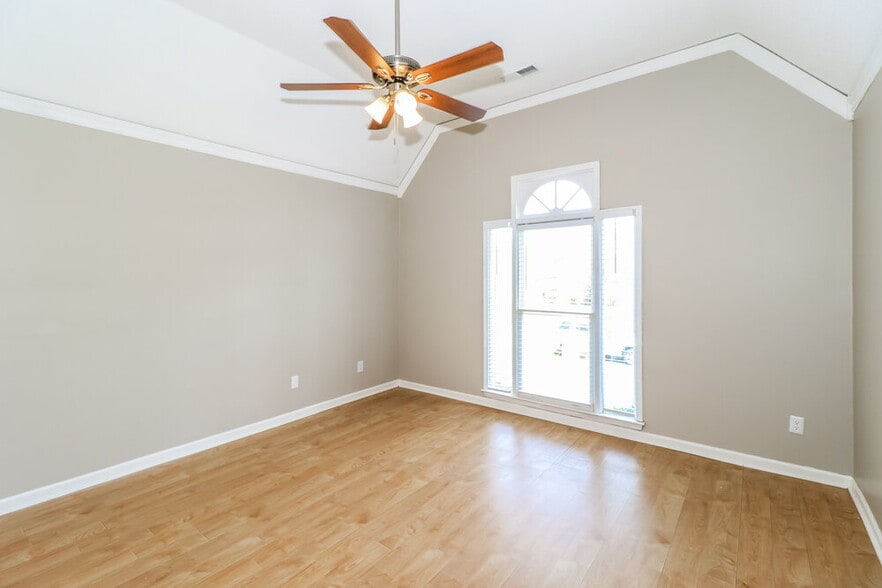 Building Photo - 1965 Abbott Cove