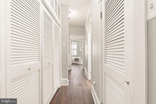 Building Photo - 858 S Front St