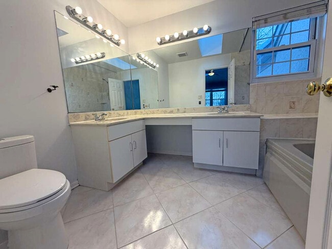 Building Photo - 124 Barton Cir