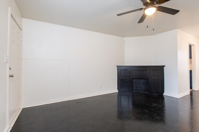 Building Photo - 802 N Minnesota St