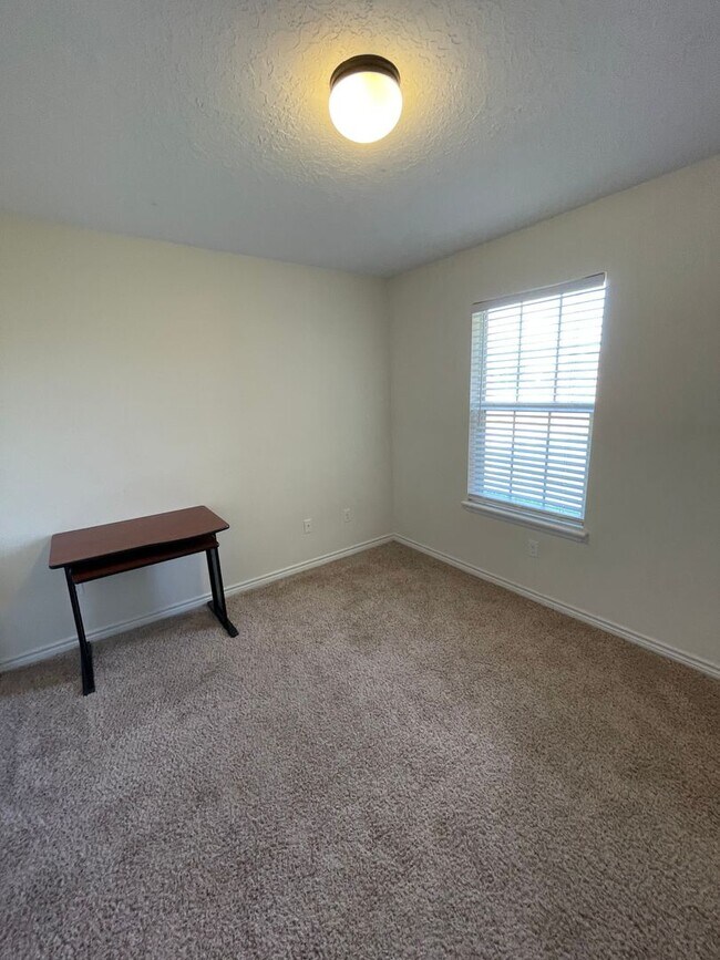 Building Photo - Spacious 4 Bed 2 Bath! Mesa School District!