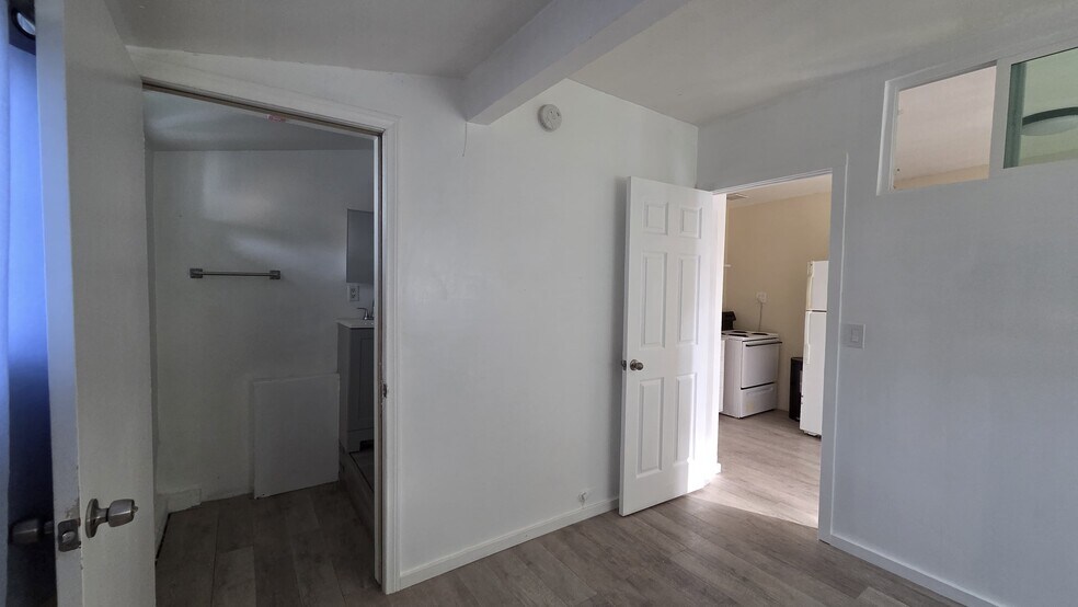 Building Photo - 6251 Canby Ave