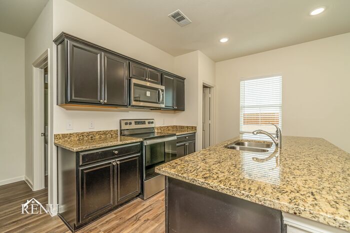 Building Photo - 551 London Dr