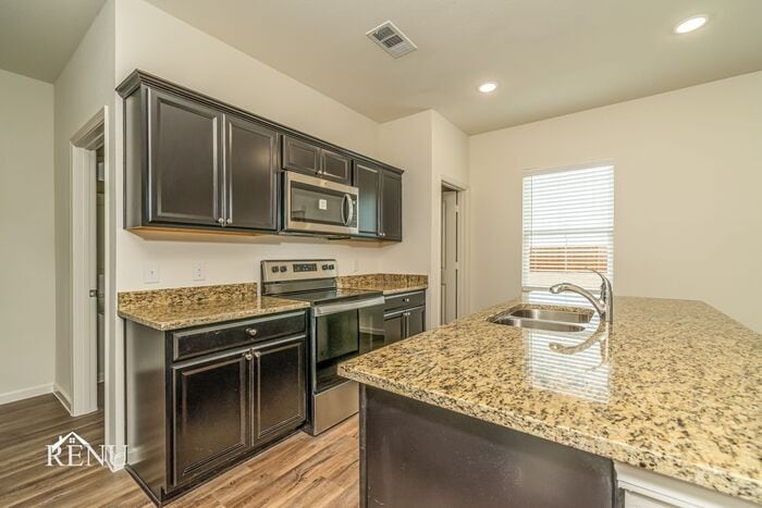 Building Photo - 592 Crestridge Dr