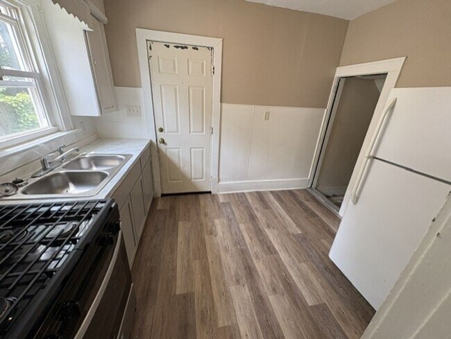 Building Photo - Updated 2-Bedroom Akron Home with Large Detached Garage