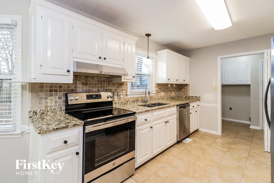 Building Photo - 3005 Manchester Dr