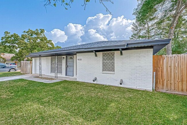 Building Photo - 9830 Degas Ln