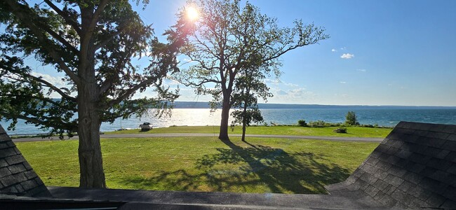 Building Photo - Beautiful waterfront Chateau. Short Term R...