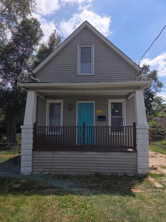 Building Photo - 1214 W Brons Ave