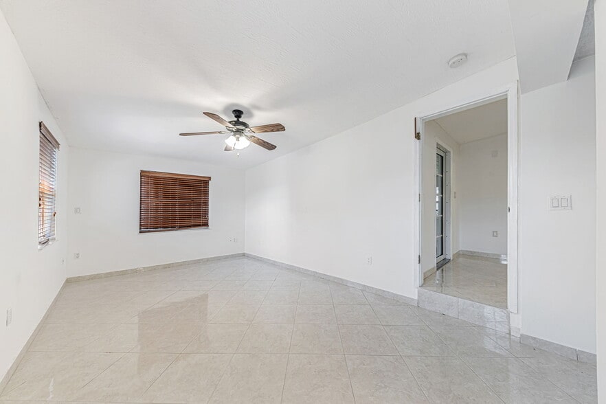 Building Photo - 9941 NW 27th St