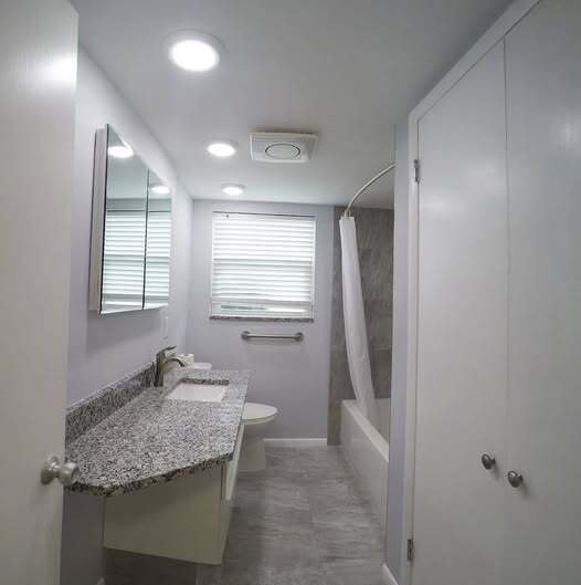 Building Photo - 2447 Baywood Dr W