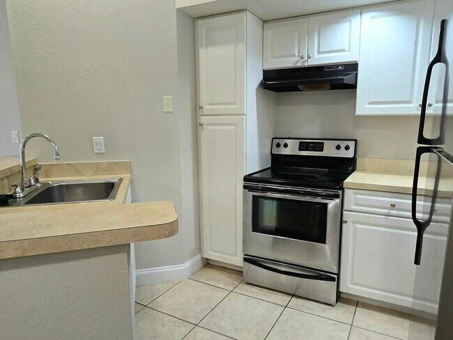 Building Photo - 4630 Commander Dr